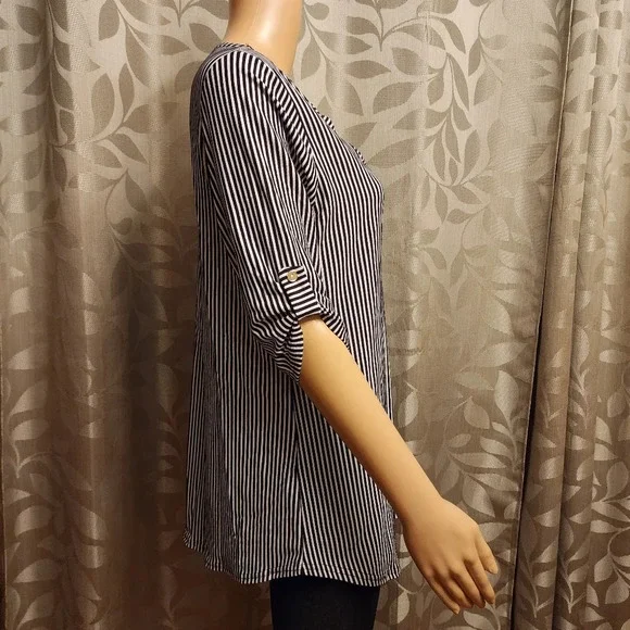 Striped Half Sleeve Top - Picture 3 of 12